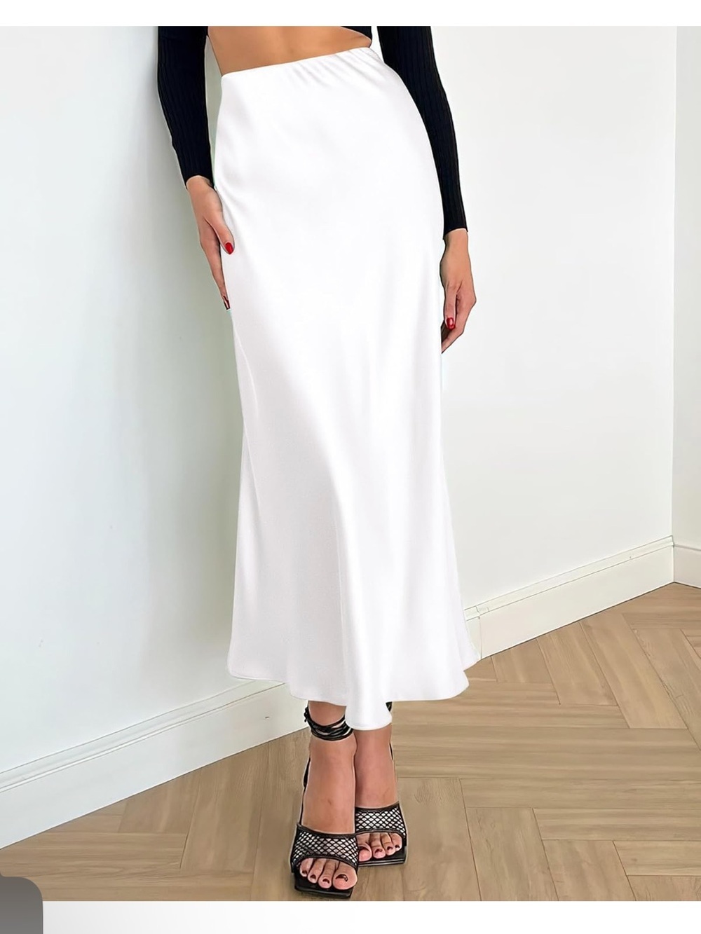 White Satin Maxi Slip Skirt XL
Elegant Bias Cut Flowy Satin Midi/Maxi Skirt - Picture 8 of 10